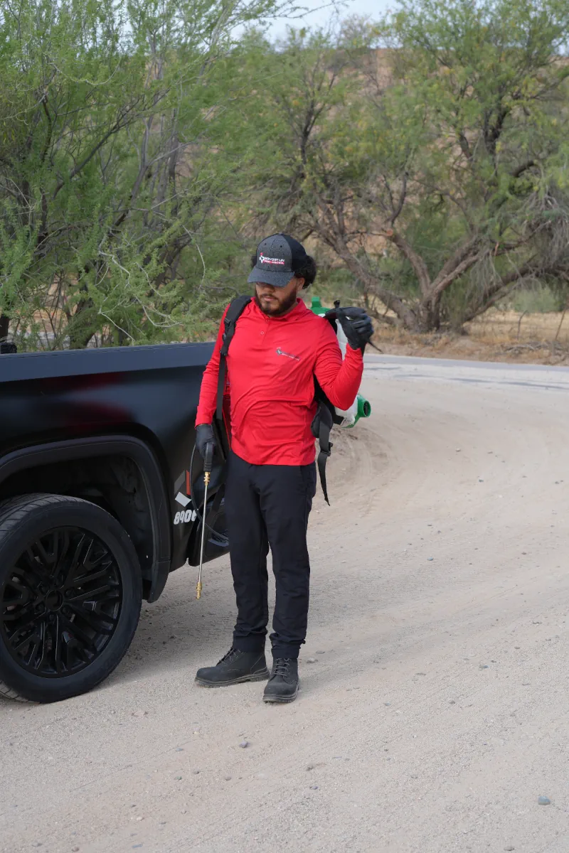 A pest control technician in Odessa Texas